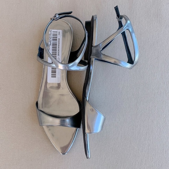 Narciso Rodriguez Carolyn Flat Sandal - Picture 8 of 15